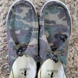 Brand New Corky Kayak camo size 8